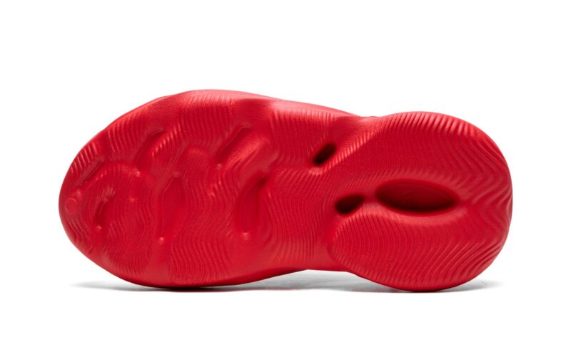 Yeezys FOAM RUNNER “Vermillion”GW3355