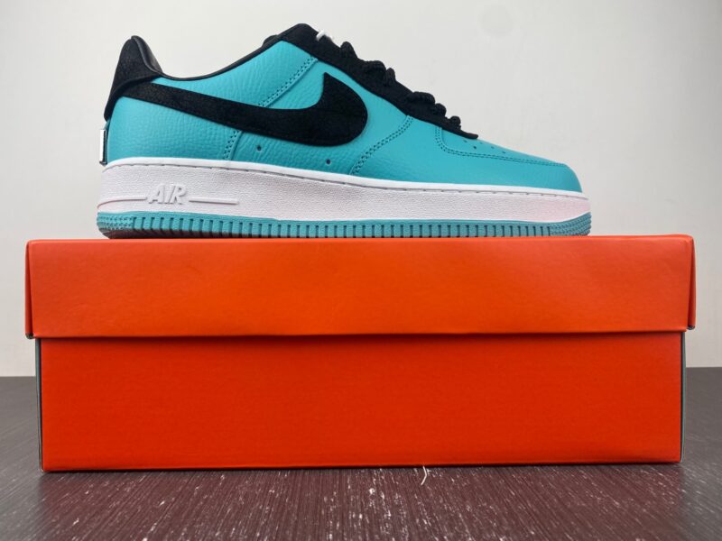 Tiffany   Co. x Nike Air Force 1 Friends and Family - Image 10