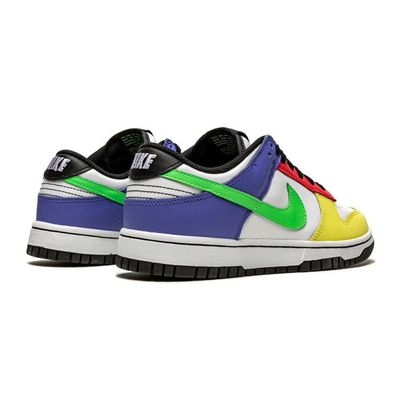 NIKE DUNK LOW WMNS Green Strike - Image 5