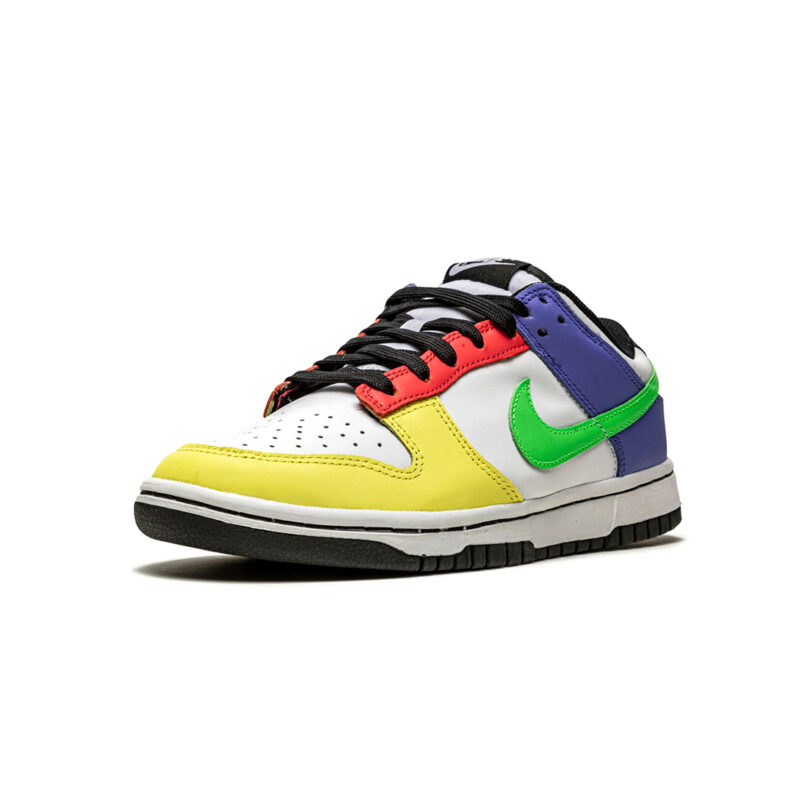 NIKE DUNK LOW WMNS Green Strike - Image 6